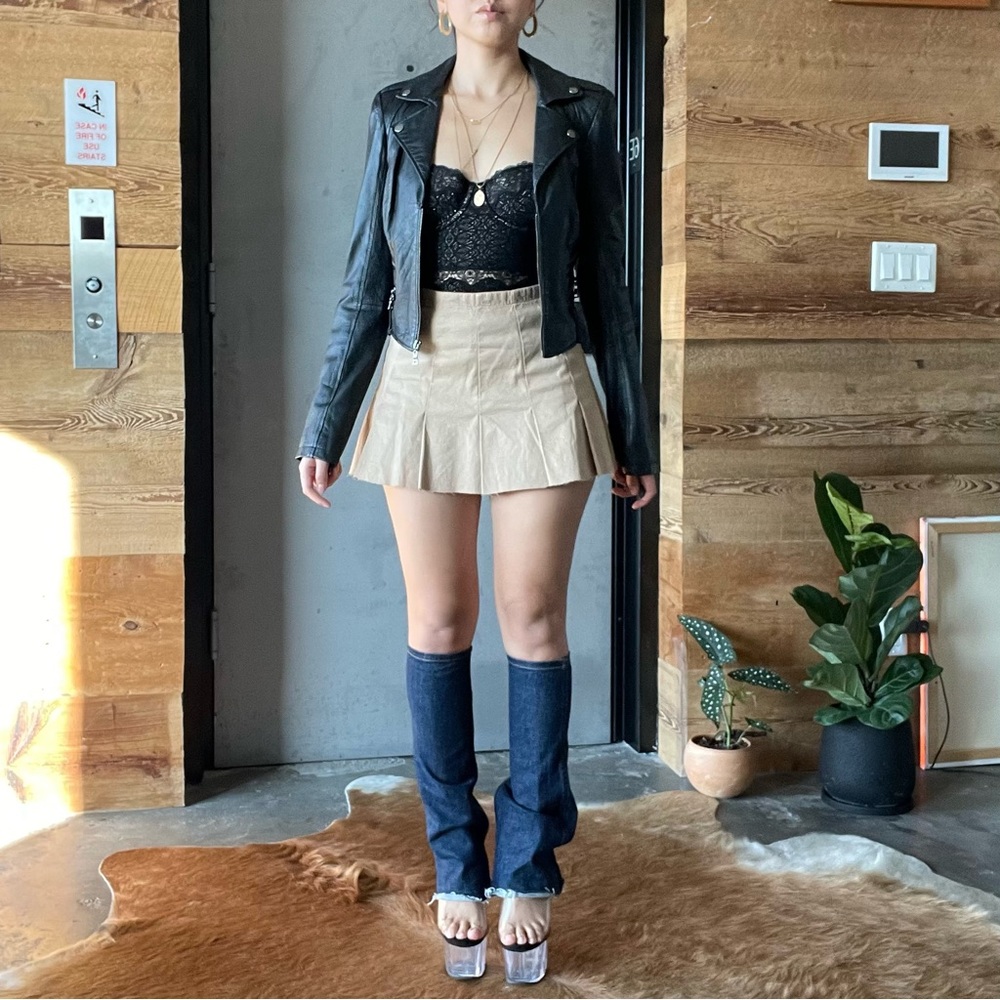 Fitted Leather Jacket
100% leather